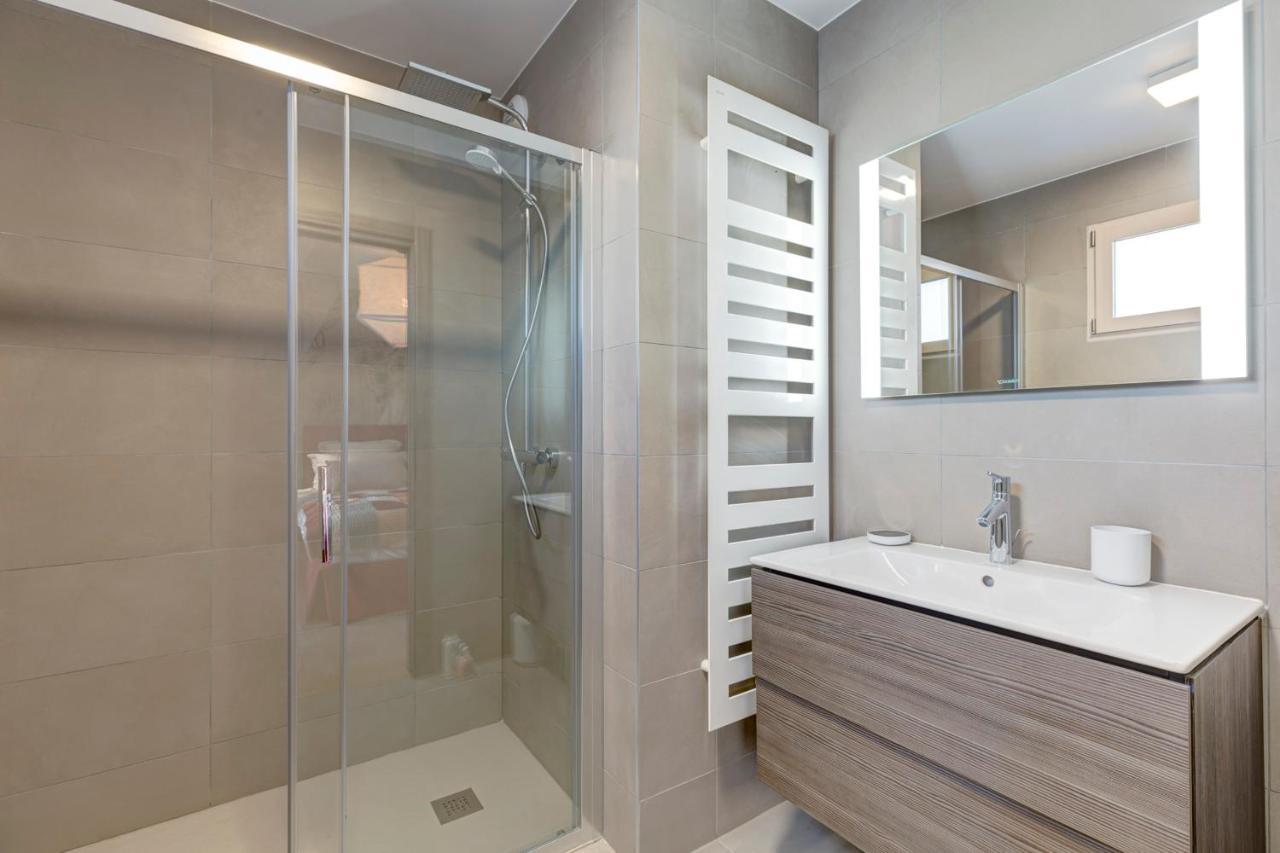 Serenity - 3 Bedroom Top Floor Apartment Parking & Lake View Terrace Annecy Luaran gambar