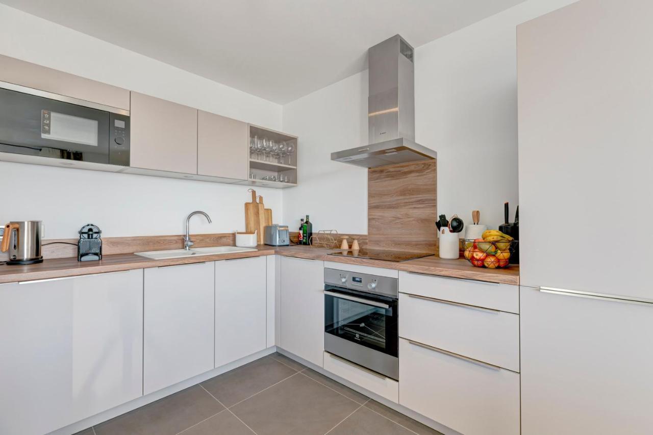 Serenity - 3 Bedroom Top Floor Apartment Parking & Lake View Terrace Annecy Luaran gambar