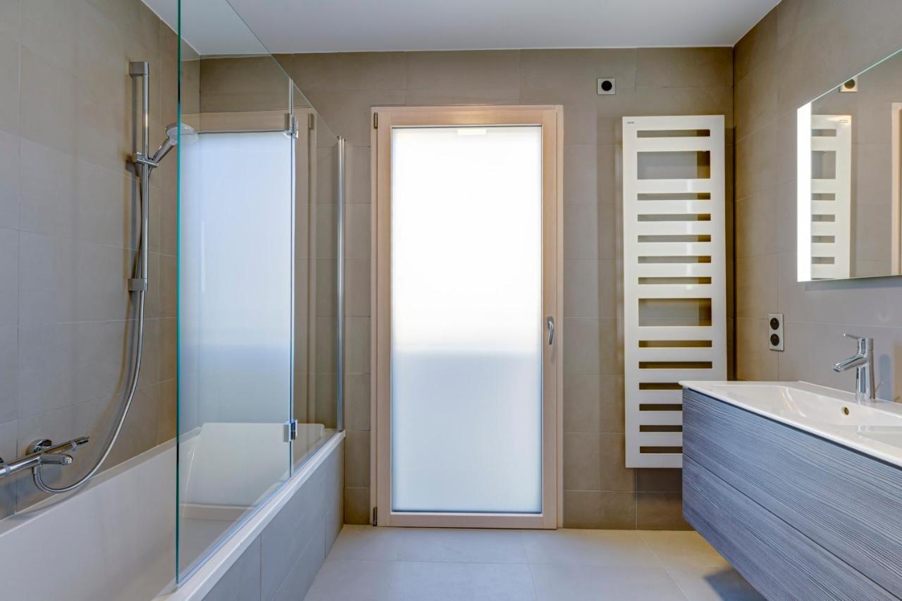 Serenity - 3 Bedroom Top Floor Apartment Parking & Lake View Terrace Annecy Luaran gambar